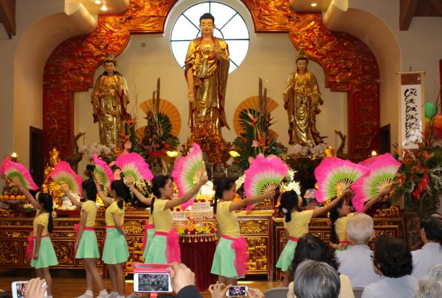 Đại lễ Phật đản PL.2561 tại chùa Đức Viên,San Jose (Hoa Kỳ)
