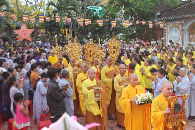 PG Đồng Tháp: Chùm ảnh xe hoa diễu hành