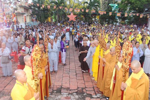 PG Đồng Tháp: Chùm ảnh xe hoa diễu hành