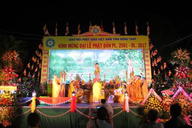 PG Đồng Tháp: Chùm ảnh xe hoa diễu hành