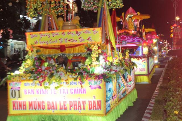 PG Đồng Tháp: Chùm ảnh xe hoa diễu hành