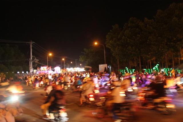 PG Đồng Tháp: Chùm ảnh xe hoa diễu hành