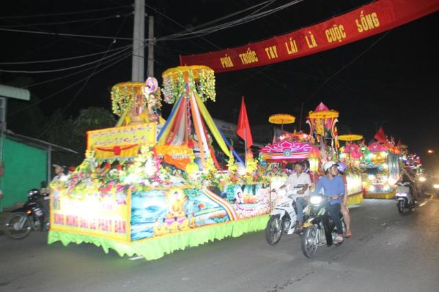 PG Đồng Tháp: Chùm ảnh xe hoa diễu hành