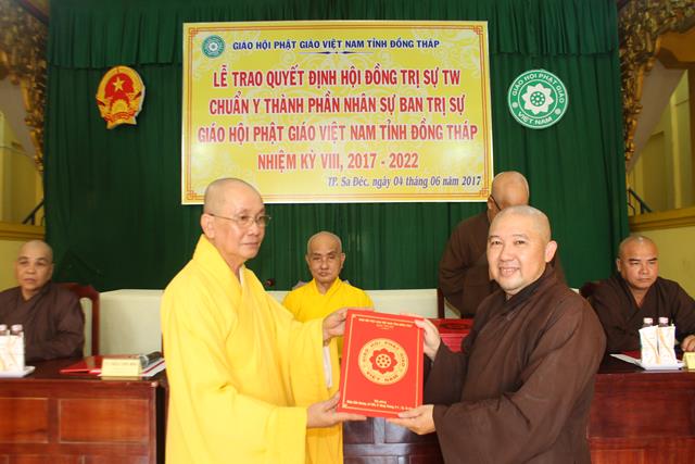 Phật giáo Đồng Tháp: Trao quyết định nhân sự Ban trị sự Phật giáo Đồng Tháp