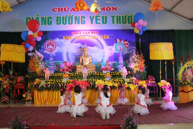 Thái Bình: Phật đản về với chùa Văn Môn