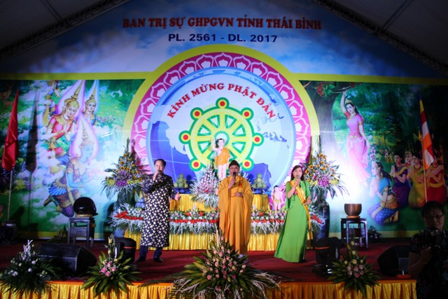Thái Bình: Diễu hành xe hoa và văn nghệ mừng Phật đản