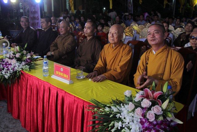 Thái Bình: Diễu hành xe hoa và văn nghệ mừng Phật đản