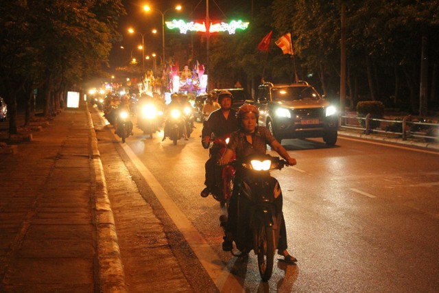 Thái Bình: Diễu hành xe hoa và văn nghệ mừng Phật đản