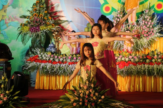Thái Bình: Diễu hành xe hoa và văn nghệ mừng Phật đản