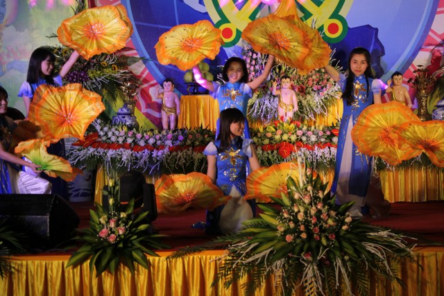 Thái Bình: Diễu hành xe hoa và văn nghệ mừng Phật đản