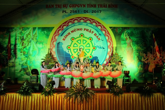 Thái Bình: Diễu hành xe hoa và văn nghệ mừng Phật đản