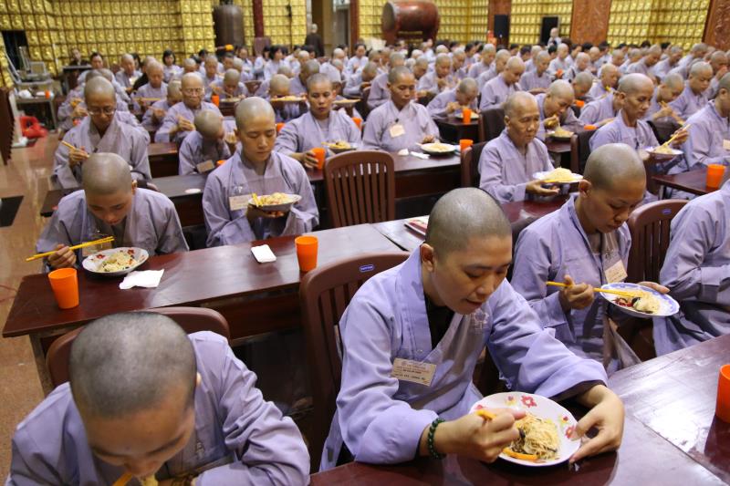 Ngày tu tập thứ hai tại khóa tu xuất gia gieo duyên chùa Giác Ngộ
