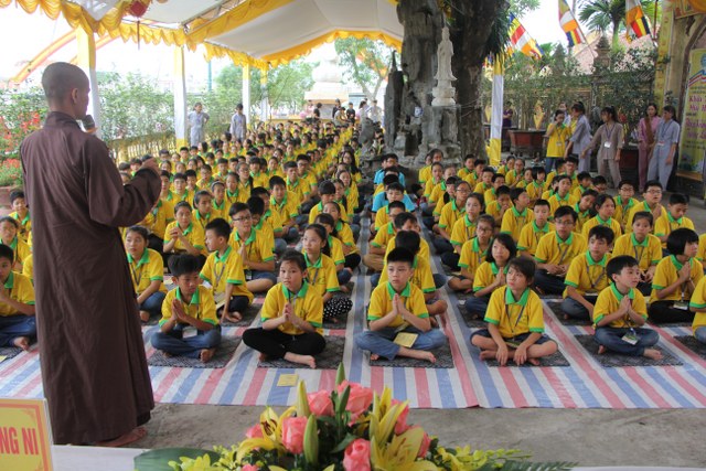 Hà Nam: Gần 400 bạn trẻ dự khóa tu “Thắp sáng tương lai”
