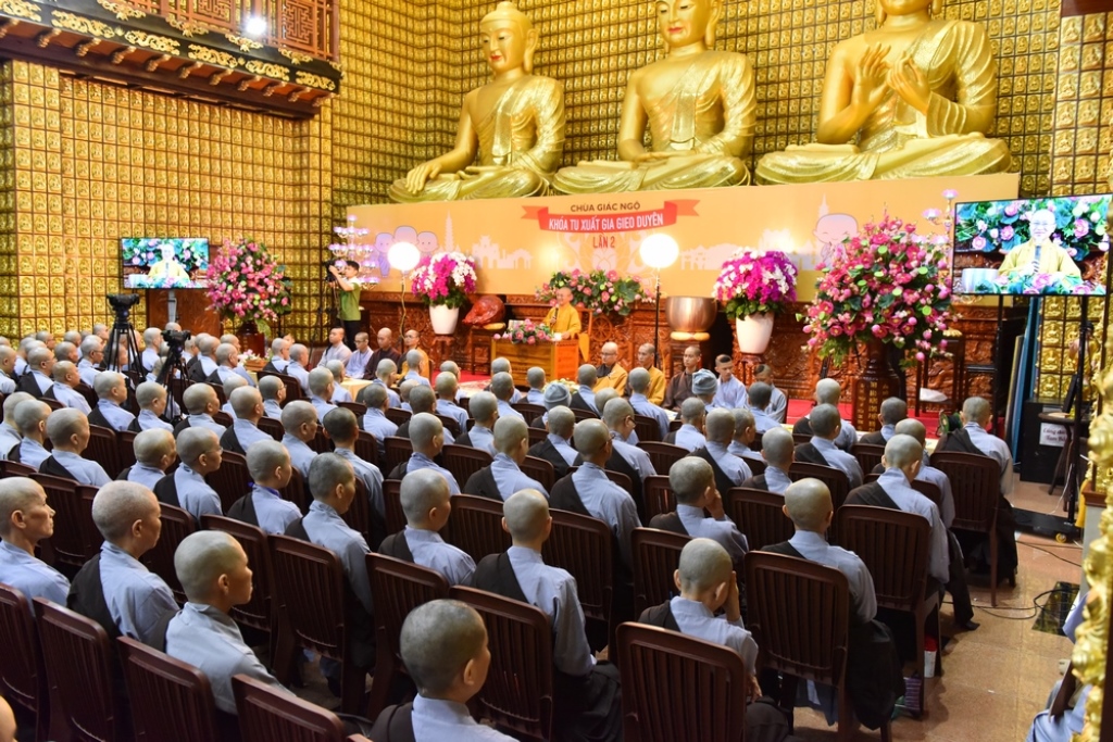 Dấu ấn ngày đầu tại khóa tu xuất gia II và khóa tu an lạc 18