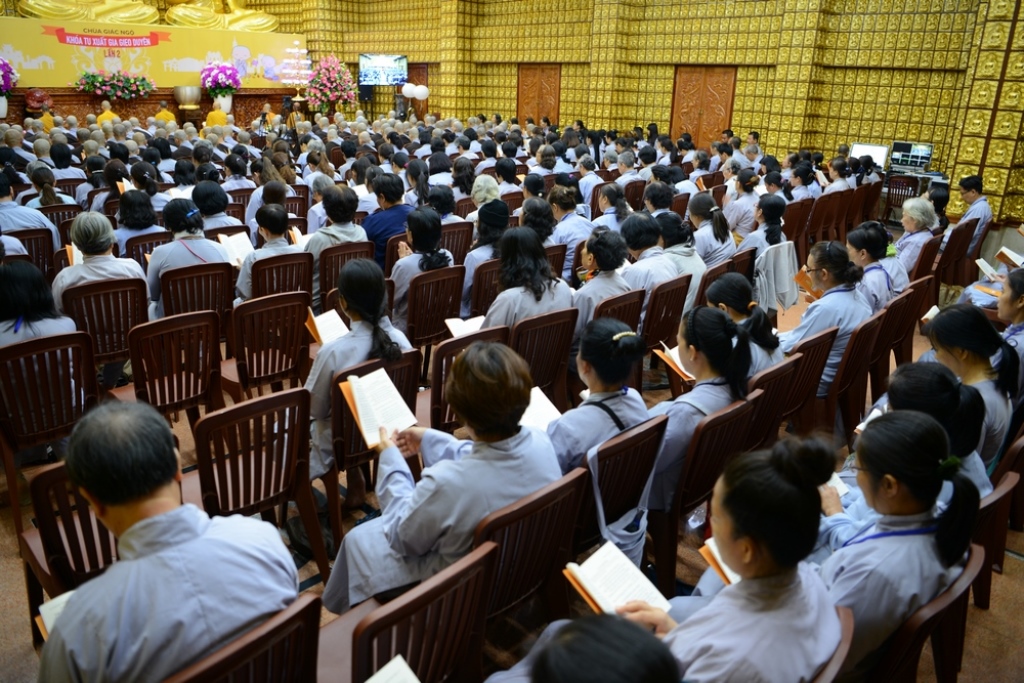 Dấu ấn ngày đầu tại khóa tu xuất gia II và khóa tu an lạc 18