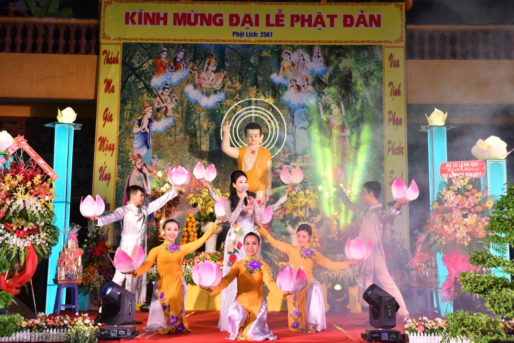 TP.HCM : Tưng bừng đêm văn nghệ kính mừng lễ Phận đản PL.2561- DL.2017