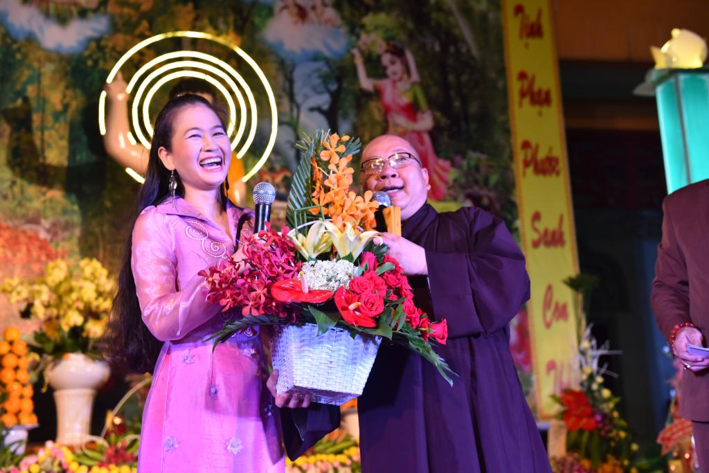 TP.HCM : Tưng bừng đêm văn nghệ kính mừng lễ Phận đản PL.2561- DL.2017