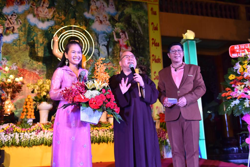 TP.HCM : Tưng bừng đêm văn nghệ kính mừng lễ Phận đản PL.2561- DL.2017