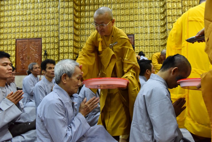 Thiêng liêng đại lễ xuất gia gieo duyên tại chùa Giác Ngộ