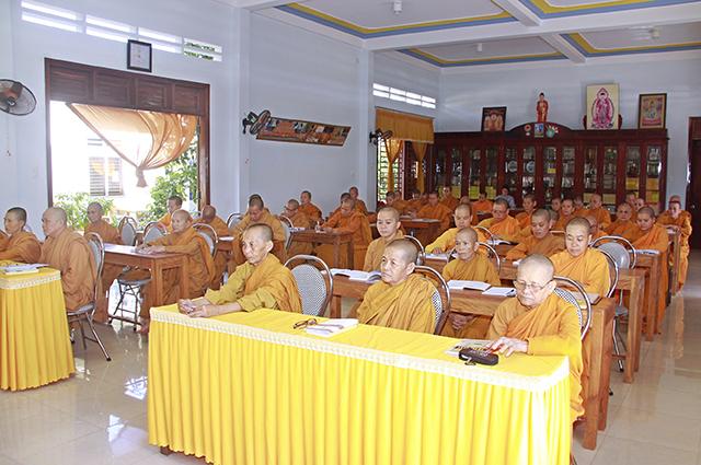 CLB Tấm Lòng Vàng  An Khê - Cúng Dường Trường hạ Ni giới GĐIII Hệ Phái Khất Sĩ