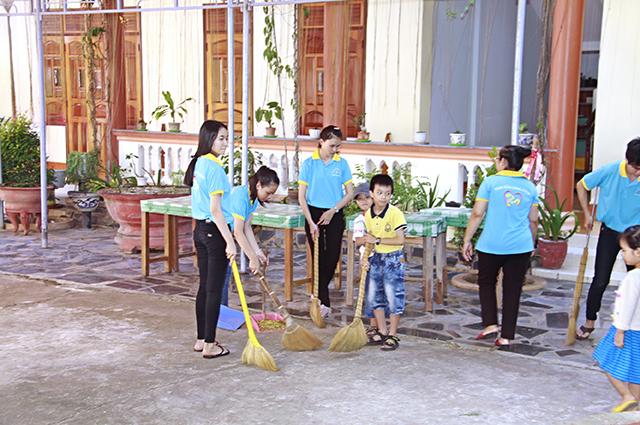 CLB Tấm Lòng Vàng  An Khê - Cúng Dường Trường hạ Ni giới GĐIII Hệ Phái Khất Sĩ