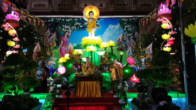 Thượng tọa Thích Thông Huệ thuyết giảng tại chùa Đức Hòa