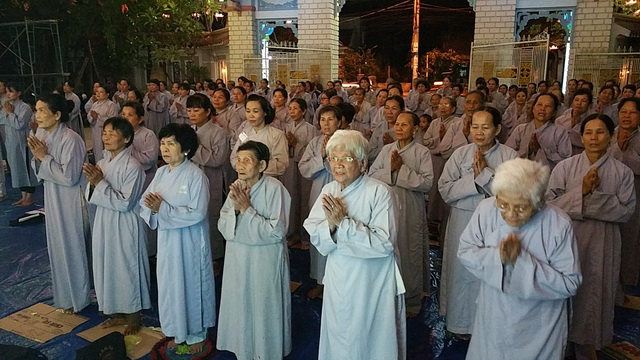 Trang nghiêm lễ khai kinh Khánh đản tại chùa Đức Hòa