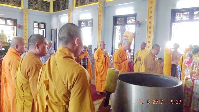 Chùa Linh Sơn Pháp Ấn: Lễ khai kinh mở đầu lễ khánh tạ lạc thành chánh điện.