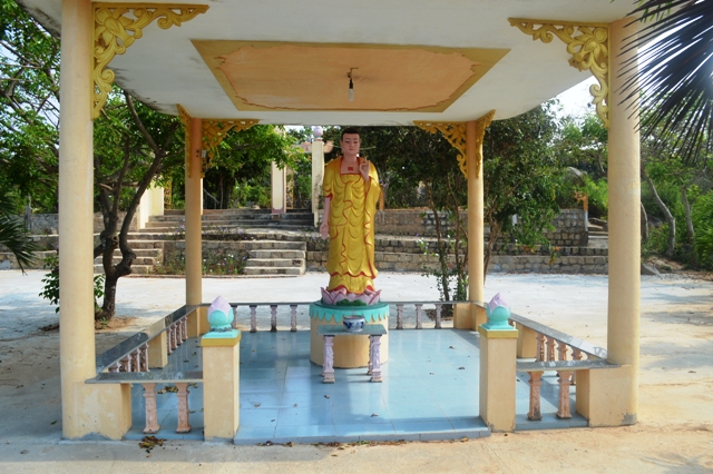 Thăm Chùa Đại Hải trên đảo Bãi Giếng (Khải Lương- Vạn Thạnh) mùa Phật đản 2017