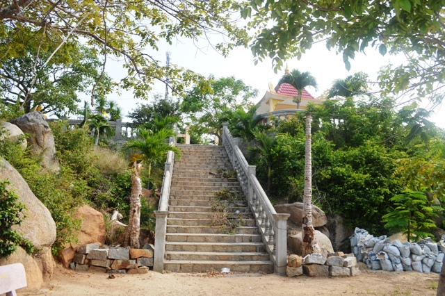 Thăm Chùa Đại Hải trên đảo Bãi Giếng (Khải Lương- Vạn Thạnh) mùa Phật đản 2017