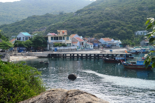 Thăm Chùa Đại Hải trên đảo Bãi Giếng (Khải Lương- Vạn Thạnh) mùa Phật đản 2017