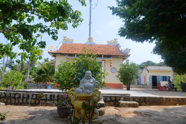 Thăm Chùa Đại Hải trên đảo Bãi Giếng (Khải Lương- Vạn Thạnh) mùa Phật đản 2017