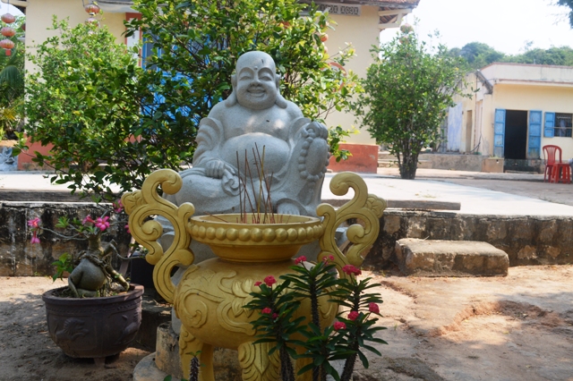 Thăm Chùa Đại Hải trên đảo Bãi Giếng (Khải Lương- Vạn Thạnh) mùa Phật đản 2017