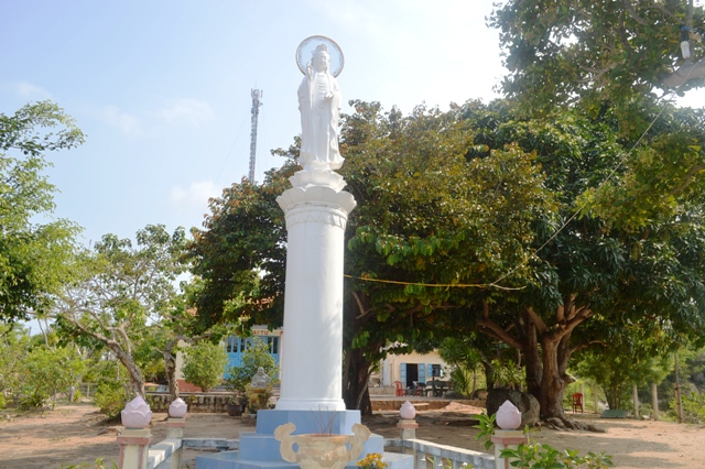 Thăm Chùa Đại Hải trên đảo Bãi Giếng (Khải Lương- Vạn Thạnh) mùa Phật đản 2017