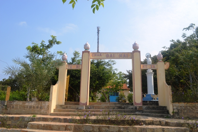 Thăm Chùa Đại Hải trên đảo Bãi Giếng (Khải Lương- Vạn Thạnh) mùa Phật đản 2017