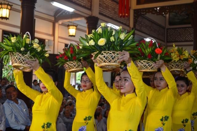 Khánh Hòa: Trang nghiêm Đại lễ Phật đản PL.2561 tại chùa Long Sơn
