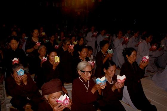 Đêm hoa đăng cầu nguyện hòa bình tại chùa Kim Thành - Nga Sơn