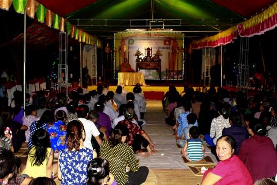 Đêm hoa đăng cầu nguyện hòa bình tại chùa Kim Thành - Nga Sơn