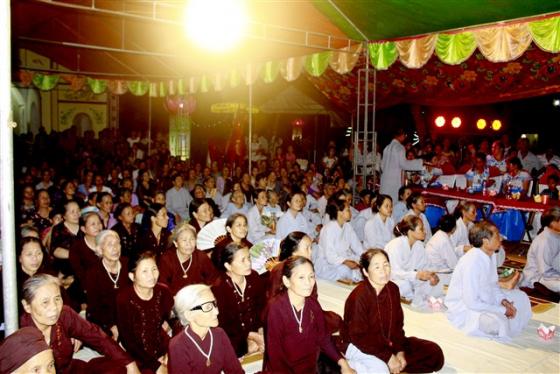Đêm hoa đăng cầu nguyện hòa bình tại chùa Kim Thành - Nga Sơn
