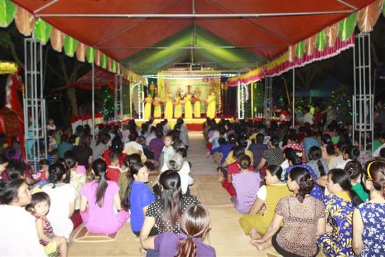 Đêm hoa đăng cầu nguyện hòa bình tại chùa Kim Thành - Nga Sơn