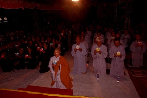 Đêm hoa đăng cầu nguyện hòa bình tại chùa Kim Thành - Nga Sơn