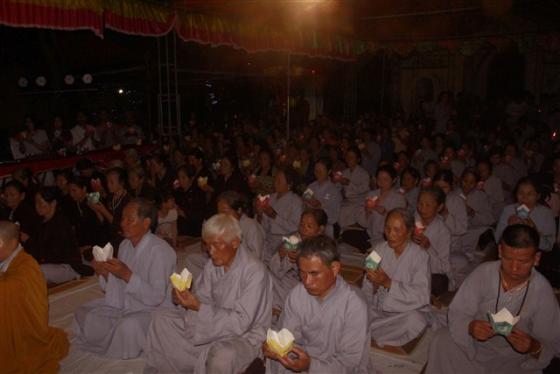 Đêm hoa đăng cầu nguyện hòa bình tại chùa Kim Thành - Nga Sơn