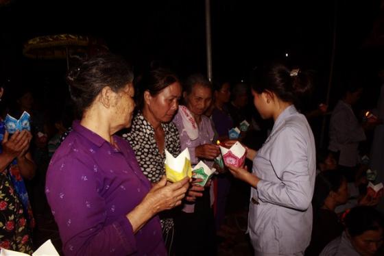 Đêm hoa đăng cầu nguyện hòa bình tại chùa Kim Thành - Nga Sơn