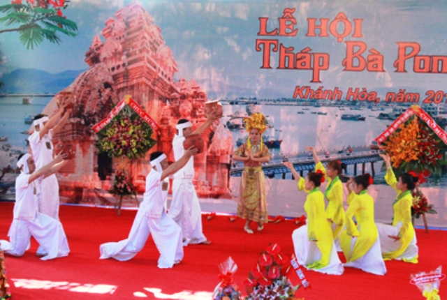 Khánh Hòa: Ban Trị Sự PG tỉnh dâng hương Lễ Hội Tháp Bà