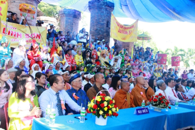 Khánh Hòa: Ban Trị Sự PG tỉnh dâng hương Lễ Hội Tháp Bà