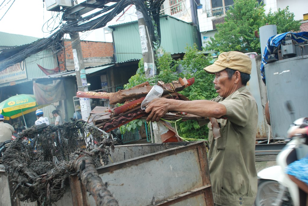 Quyết tâm giữ dòng kênh sạch đẹp