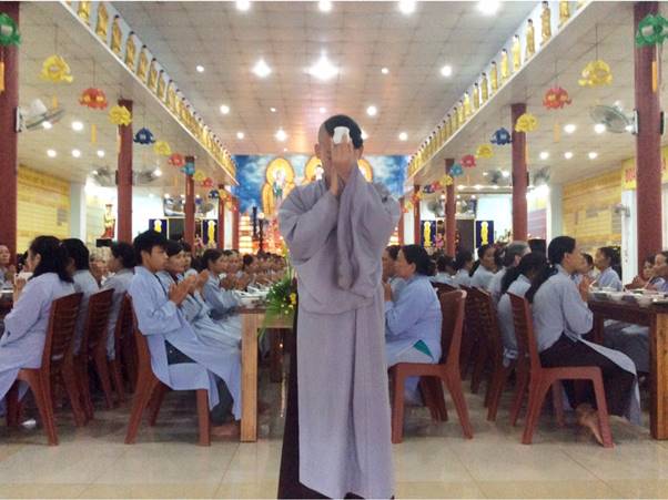Hơn 200 Phật tử về tham dự khóa tu Bát Quan Trai đầu mùa An cư tại Chùa Từ Quang
