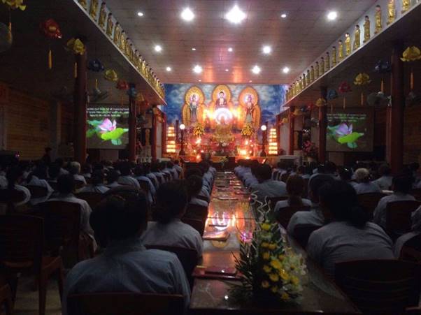 Hơn 200 Phật tử về tham dự khóa tu Bát Quan Trai đầu mùa An cư tại Chùa Từ Quang