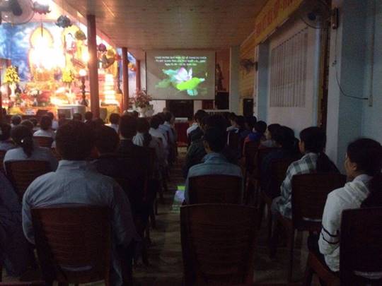 Hơn 200 Phật tử về tham dự khóa tu Bát Quan Trai đầu mùa An cư tại Chùa Từ Quang
