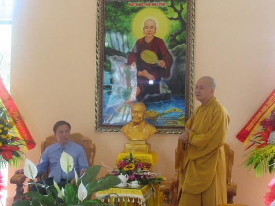 Lãnh đạo tỉnh,thành phố Thanh Hóa chúc mừng chư tôn đức và Phật tử TVTL Hàm Rồng nhân đại lễ Phật đản